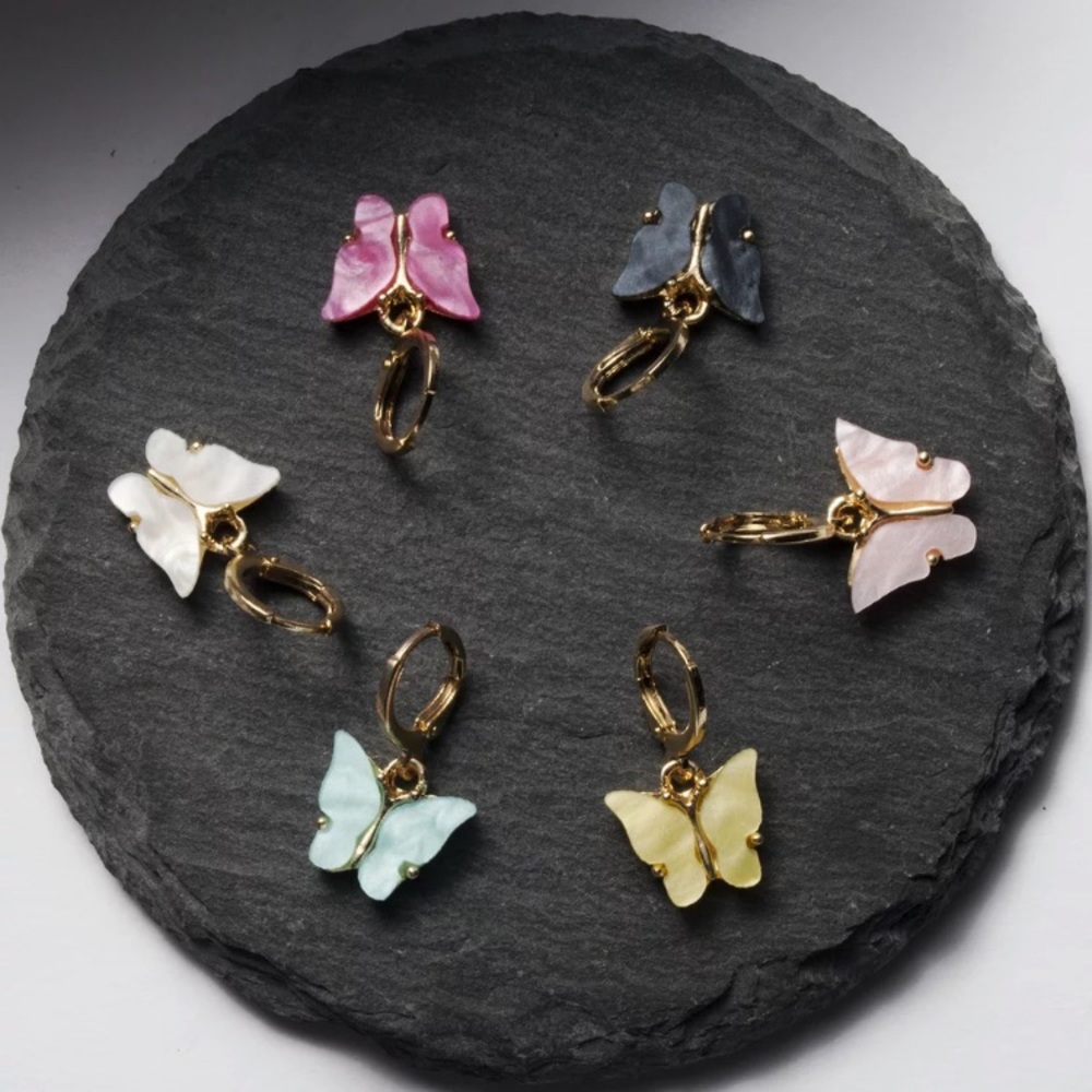 🆑10/$25🆑𝗖𝗟𝗘𝗔𝗥𝗔𝗡𝗖𝗘 Black Butterfly Hoop Earrings NEW - Picture 7 of 9